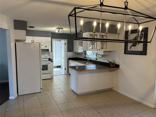 Foto del edificio - 6106 Lawncrest Pl