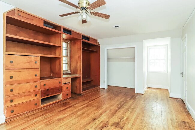 Building Photo - Room in Duplex on S Josephine Boyd St