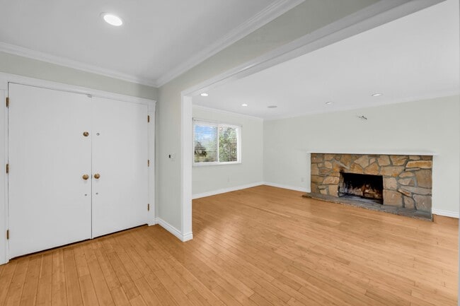 Building Photo - 13004 Lull St