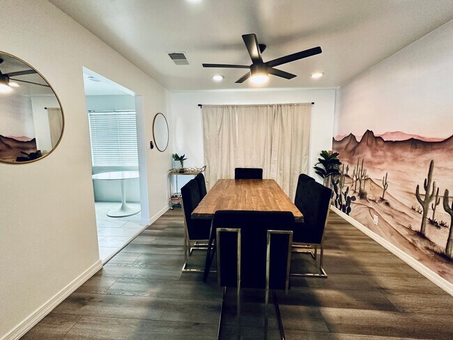 Building Photo - 1020 S Lola Ln