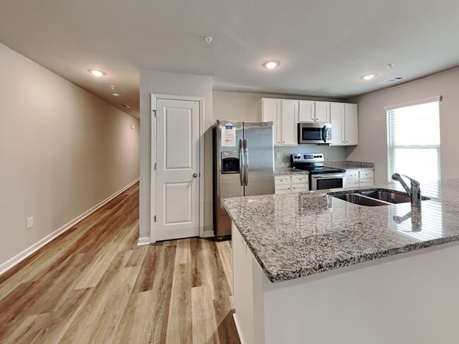 Building Photo - 2150 Belmont Cir NE
