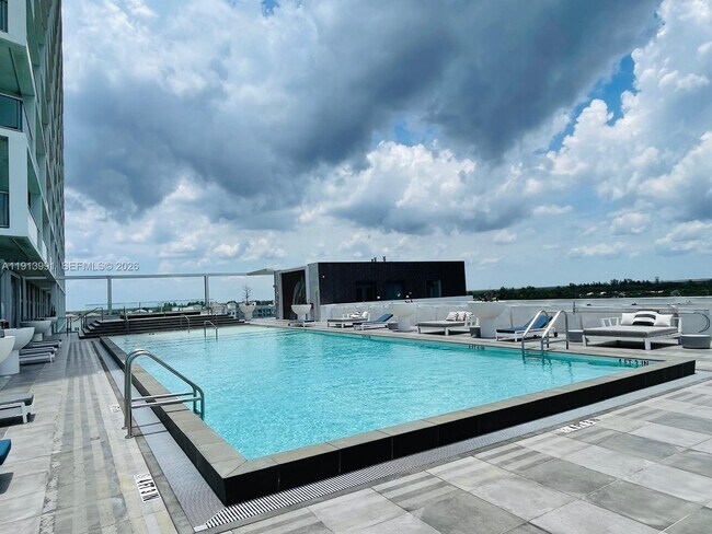 Foto del edificio - 2000 Metropica Wy