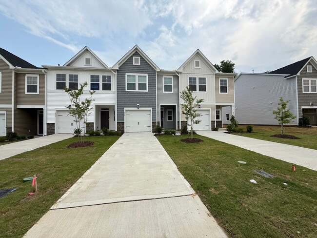 Building Photo - 232 Paramount Dr