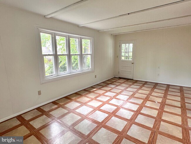 Foto del edificio - 5811 Ashfield Rd