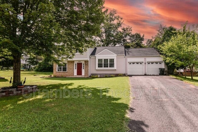 Building Photo - 10135 Forest Hill Cir