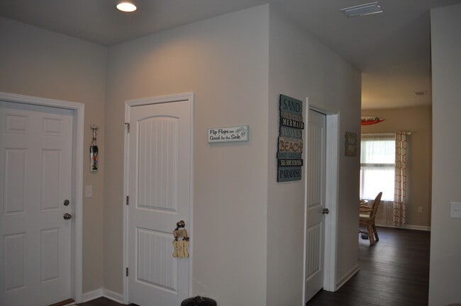 Building Photo - 3 Bedroom 2 Bath in Schooner Landing