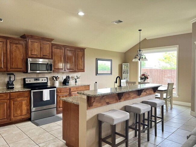 Foto del edificio - COMING SEPTEMBER 2025 - Beautiful 4-Bedroo...
