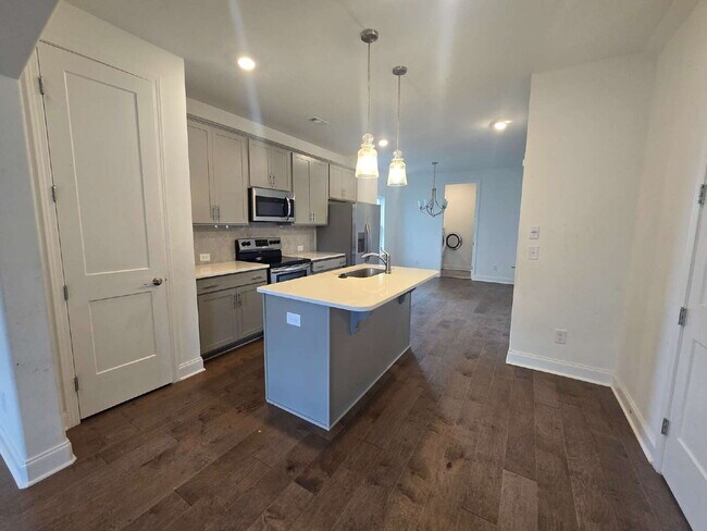 Building Photo - 927 Nance Ln