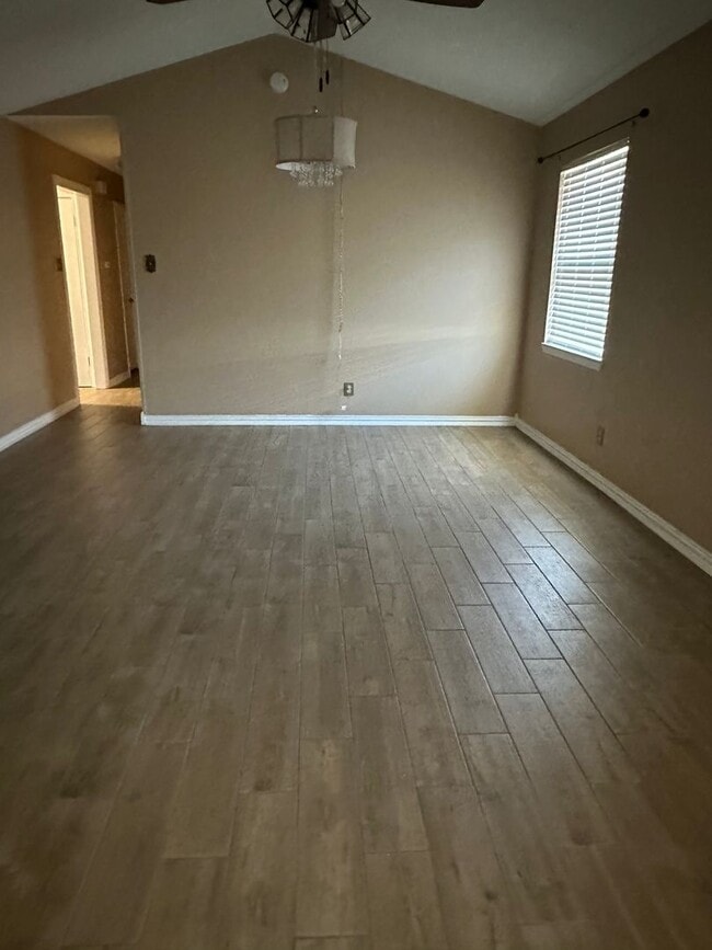 Building Photo - 2 Bedroom MISD House with Garage