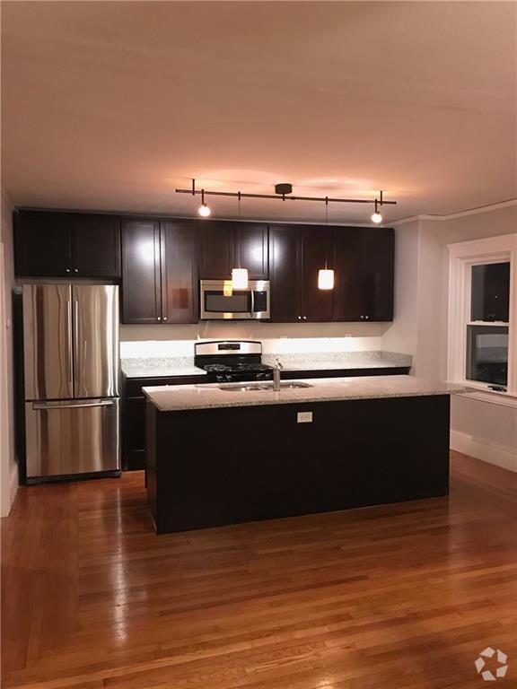Elmhurst Arboretum Apartments for Rent with Hardwood Floors