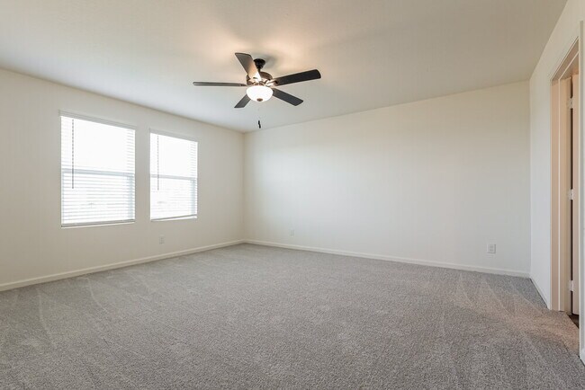 Foto del edificio - 5819 Texas Palm Dr