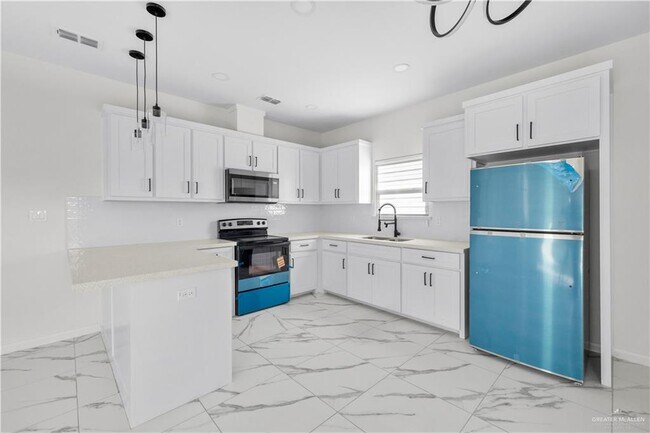 Building Photo - 1301 N Aryana Ave