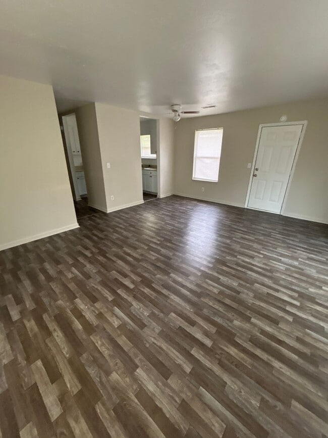 Building Photo - 120 Langley Dr