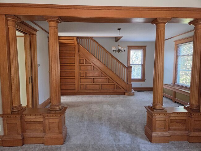 Building Photo - 511 W 1st St