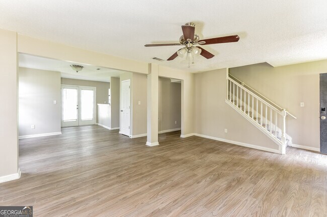 Foto del edificio - 3340 Glen Hollow Dr