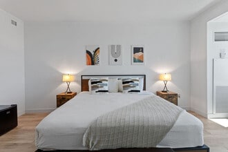 Building Photo - 810 Pacific Ave