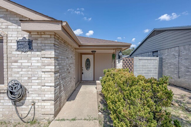 Foto del edificio - 1416 Rd Runner Loop