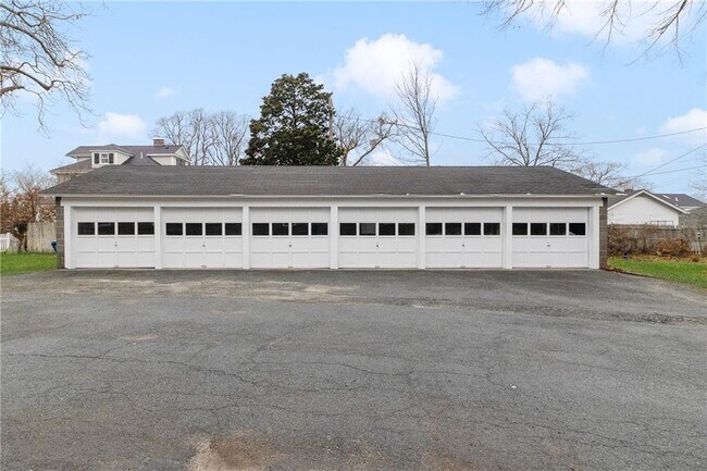 Building Photo - 25 Greenough Pl