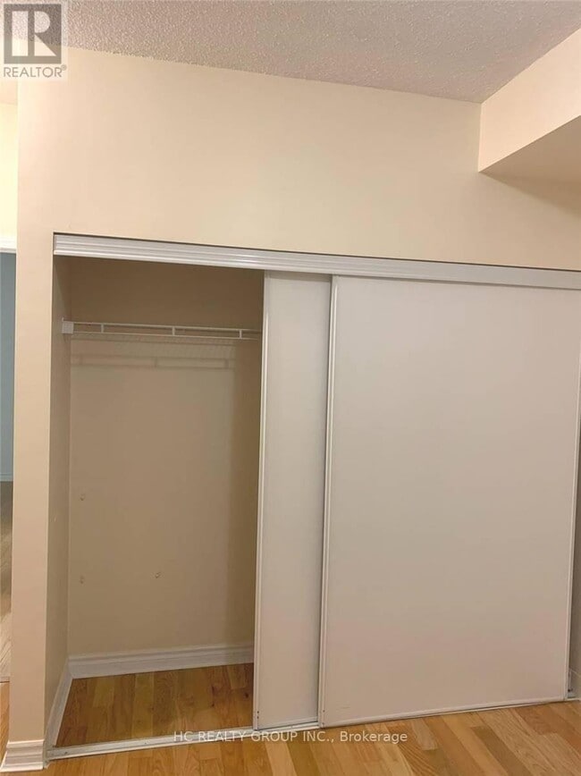 Photo du bâtiment - 401-418 HOLMES Ave