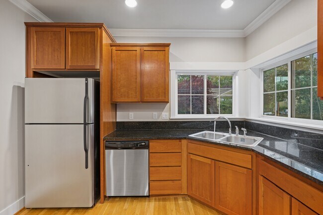 Building Photo - 4705 Sand Point Way NE