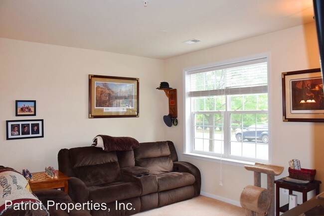 Foto del edificio - 19410 Diamond Lake Dr