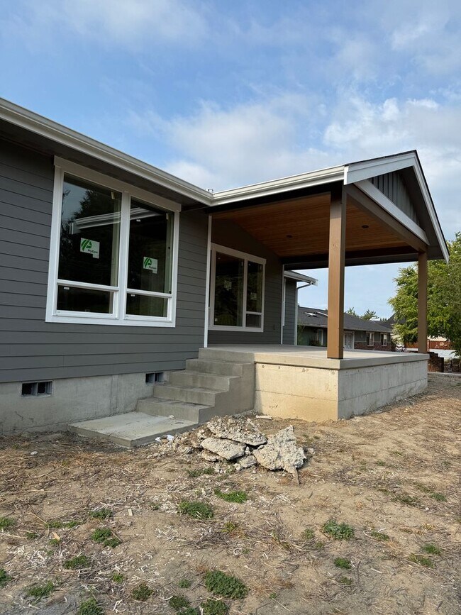 Building Photo - Newly Built Home in Birch Bay Village!
