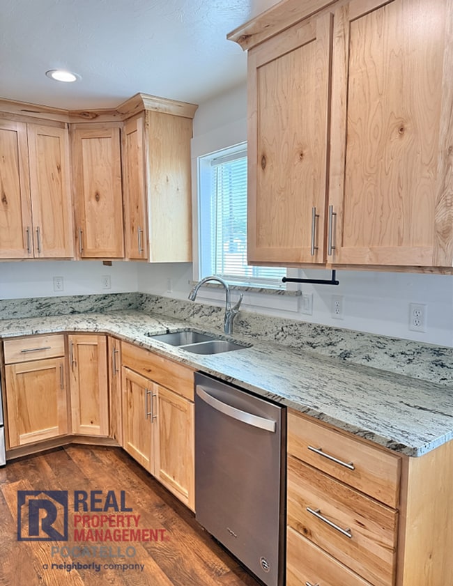 Foto del edificio - 3 bed 2.5 bath twinhome - 1 car garage
