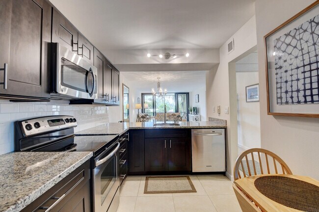 Building Photo - 13 Royal Palm Way