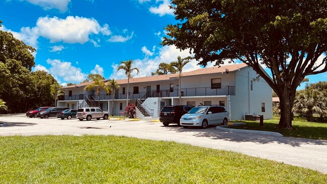 Foto del edificio - 4875 Lake Arjaro Dr