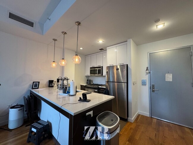 Building Photo - 123 Parkside Ave