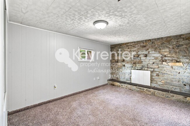 Foto del edificio - Move-In Ready Indianapolis Home with Modern Kitchen & Private Yard