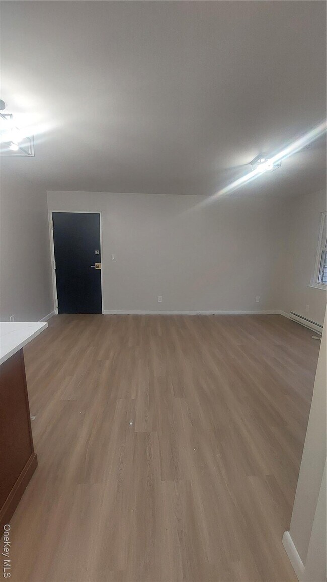 Foto del edificio - 203 Ludingtonville Rd