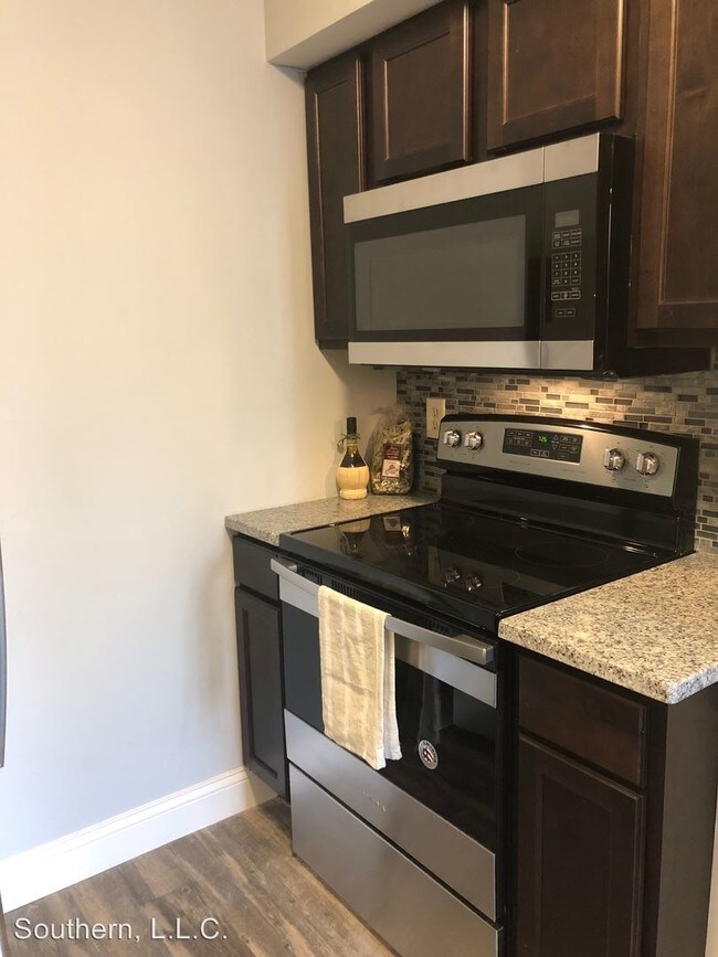 Building Photo - 2 br, 1.5 bath House - 306 Rose Marie Ct.