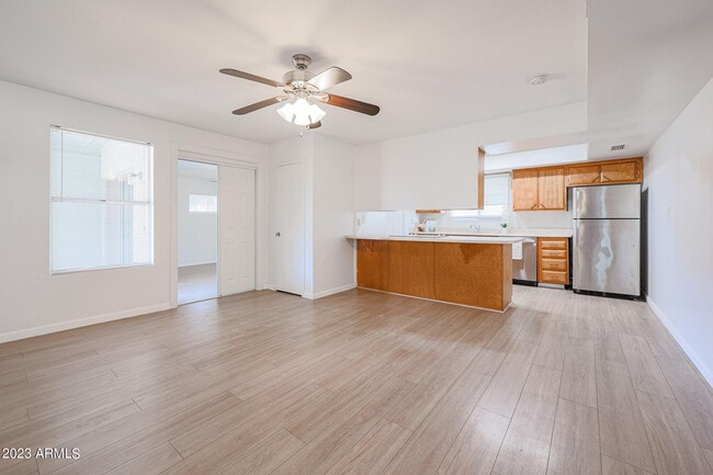 Building Photo - 8737 E Solano Dr