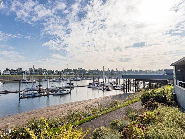 Foto del edificio - 120 N Hayden Bay Dr