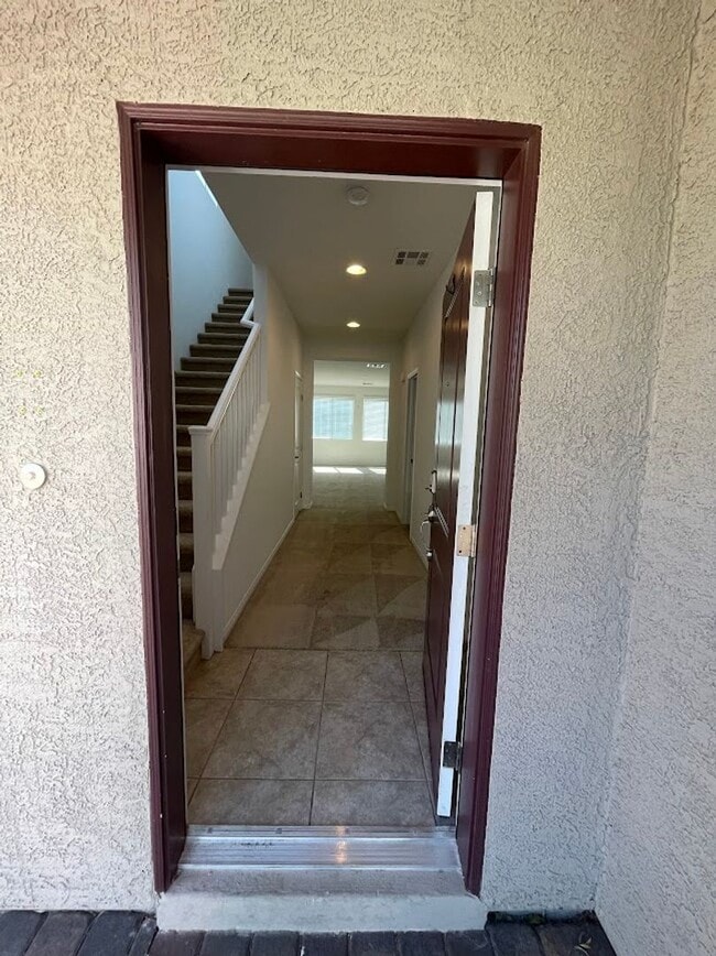 Building Photo - Gated Southern Highlands Community - Versi...