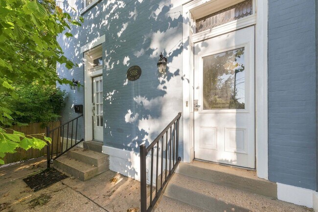 Foto del edificio - 5618 Whitney Pl