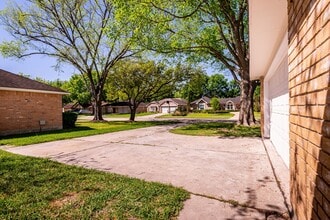 Building Photo - 412 Meadowpoint Dr