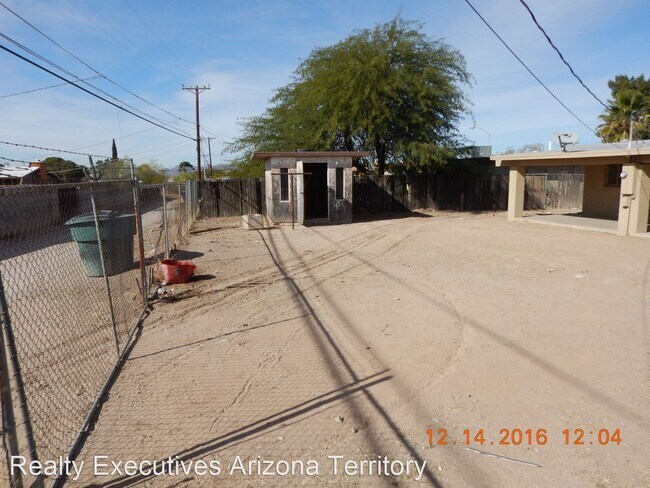 3 br, 2 bath House - 2928 E Proctor Vista photo'