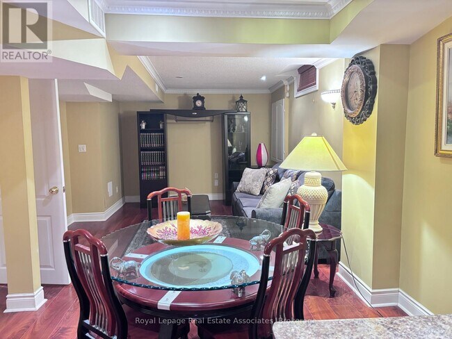 Photo du bâtiment - 79 Princess Valley Crescent