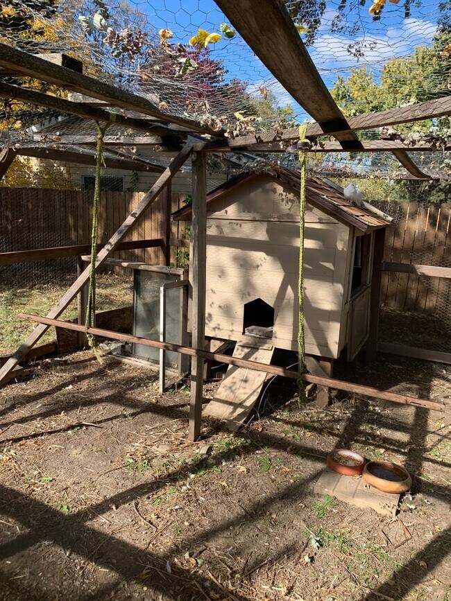 Building Photo - 3 Bedroom Single Family Home in McFarland,...