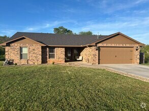 Building Photo - 30 NE Summerwood Dr