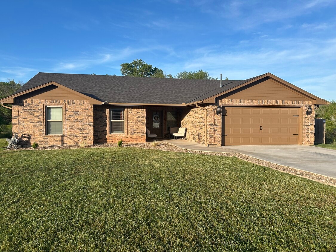Primary Photo - 30 NE Summerwood Dr
