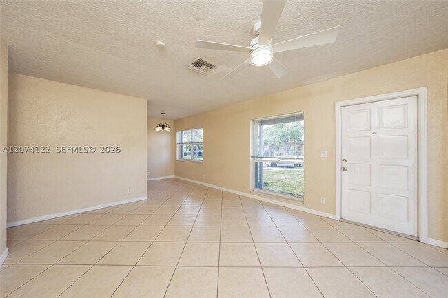 Foto del edificio - 900 W Bloxham St