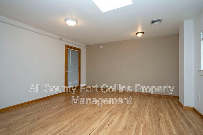 Foto del edificio - 348 N Jefferson Ave