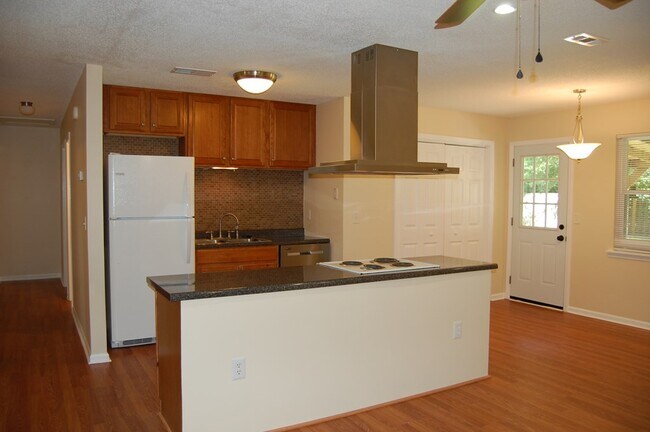 Building Photo - 768 Palm Dr