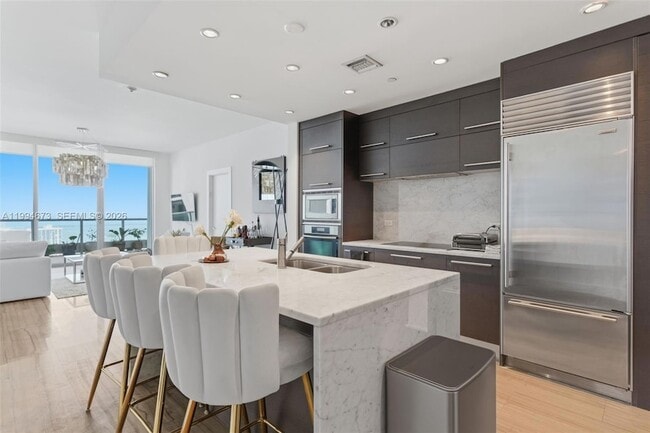 Building Photo - 900 Biscayne Blvd