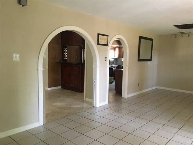 Building Photo - 8411 Woodland Willows Dr