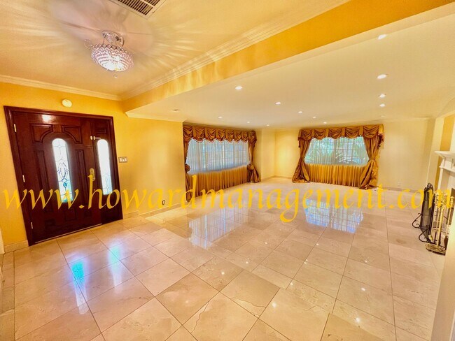 Foto del edificio - Prime Encino Hills home! Large backyard ha...