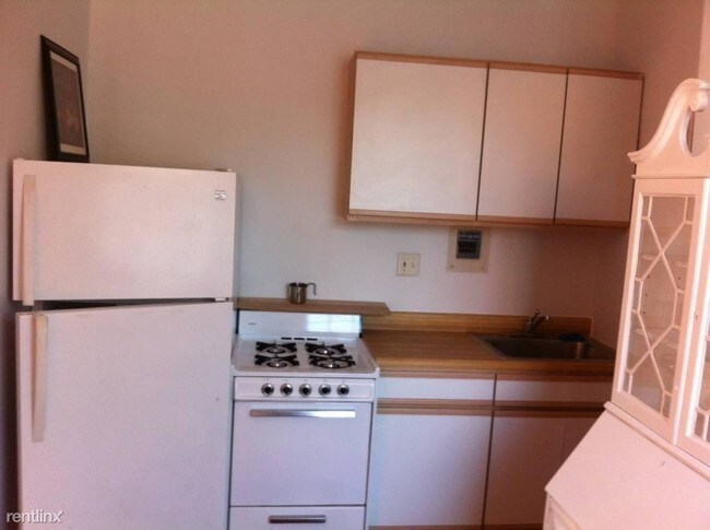 Building Photo - 1 br, 1 bath Apartment - 1234 34th St NW